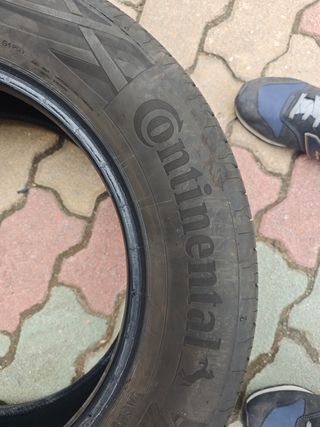 Neumático continental 215 65 R17