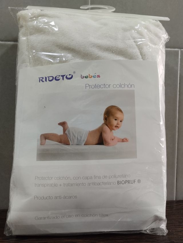 Protector de colchón para cuna