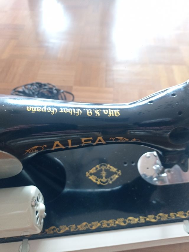 Maquina de coser Alpha años 50