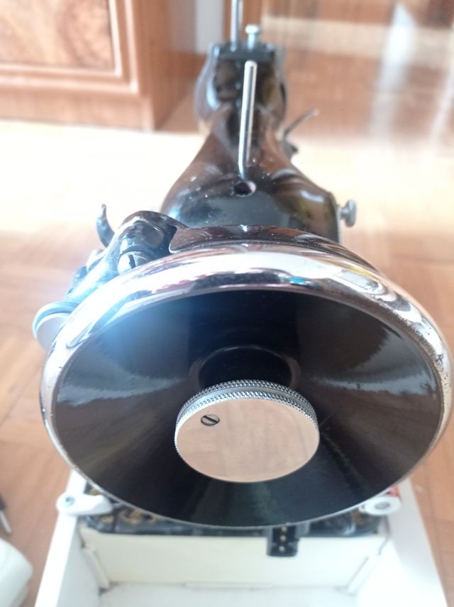 Maquina de coser Alpha años 50