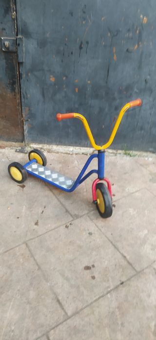 Patinete triciclo antiguo...buen estado 