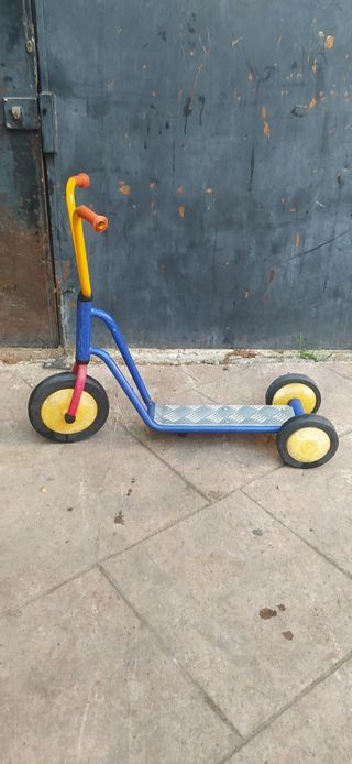 Patinete triciclo antiguo...buen estado 