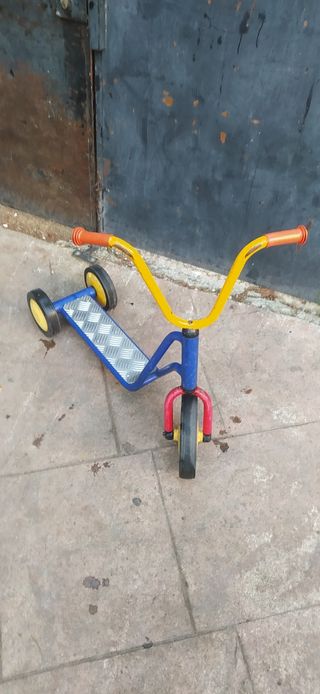 Patinete triciclo antiguo...buen estado 
