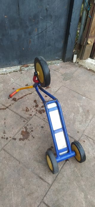 Patinete triciclo antiguo...buen estado 