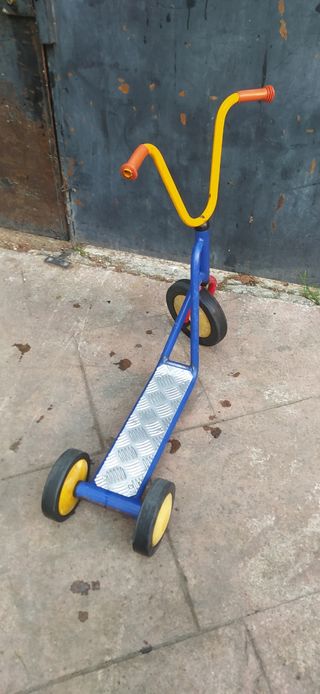 Patinete triciclo antiguo...buen estado 