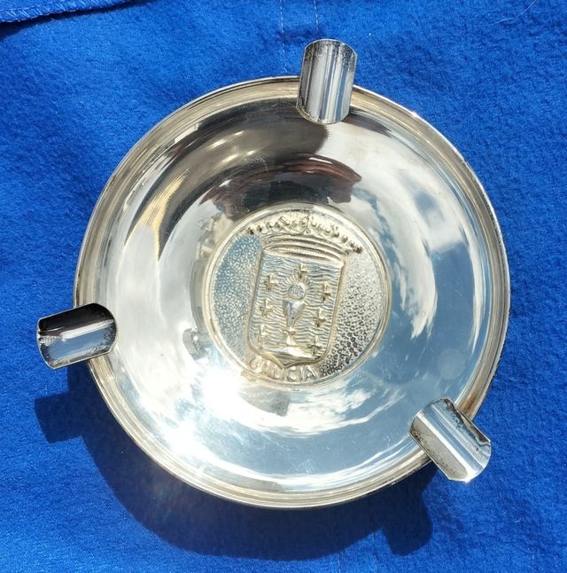 Alpaca cenicero con escudo Galicia