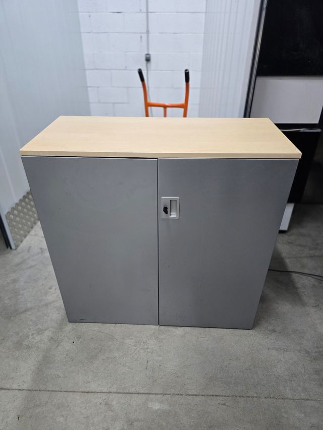 Armario metálico con llave