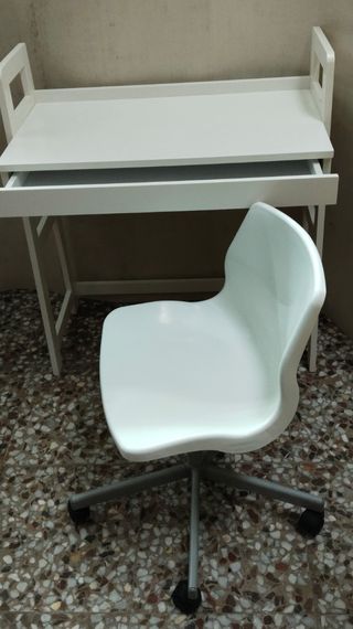 Escritorio herning JYSK con silla 