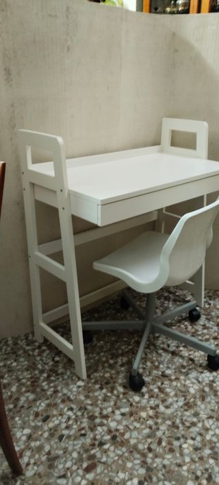 Escritorio herning JYSK con silla 