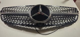 Parrilla delantera Mercedes Benz 