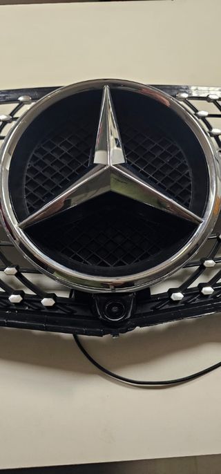Parrilla delantera Mercedes Benz 