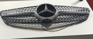Parrilla delantera Mercedes Benz 