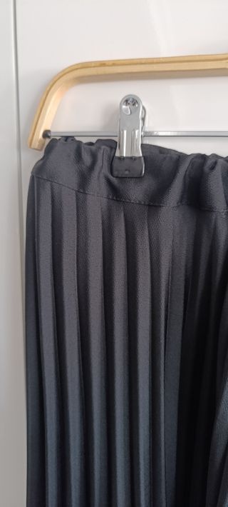 Falda midi plisada raso Zara