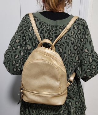 Bolso mochila piel dorada