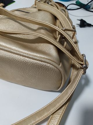 Bolso mochila piel dorada