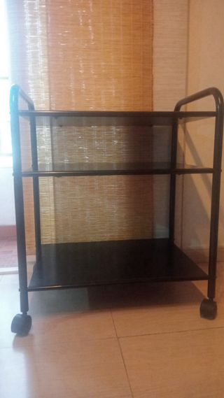 Camarera negra de madera con ruedas 