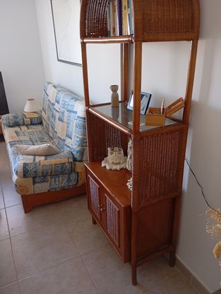 Mueble de salón de mimbre