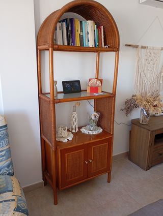 Mueble de salón de mimbre