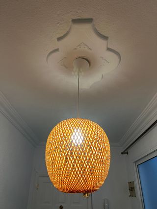 Lámpara de techo de Ikea de ratán