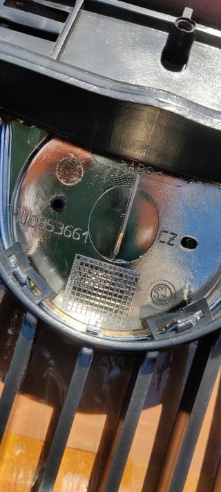 Rejilla-parrilla skoda Octavia mk1 1U0853651