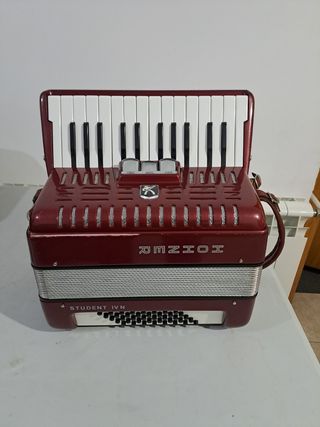 Acordeon hohner student IVN 