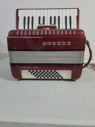Acordeon hohner student IVN 