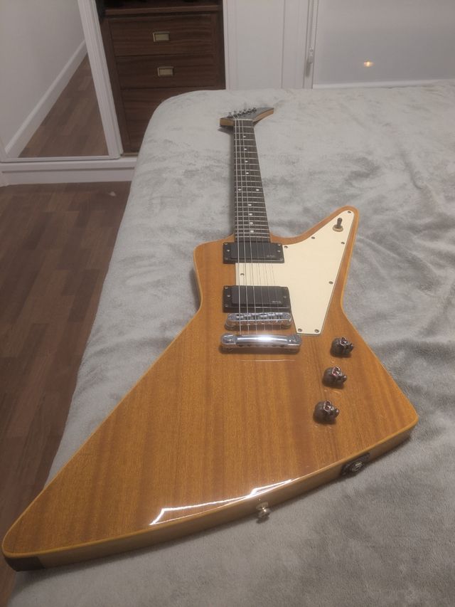 Epiphone Korina Explorer pastillas EMG