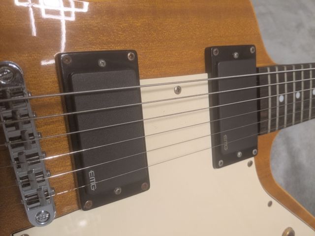 Epiphone Korina Explorer pastillas EMG