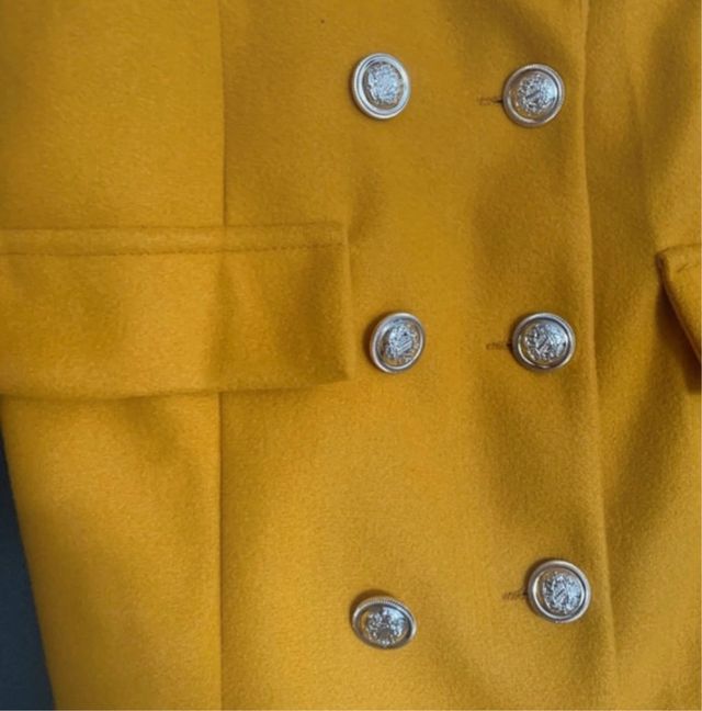 Abrigo nuevo de E Drehi