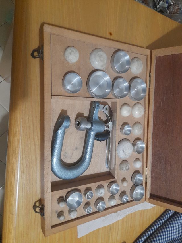 Orol. Attrezzo piazza  vetri chiudi casse MILANO