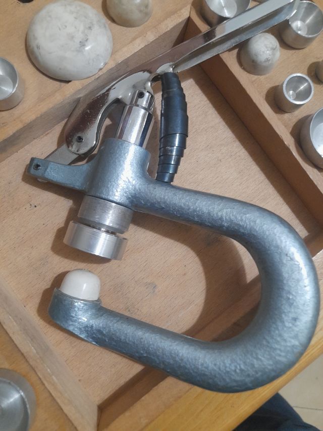 Orol. Attrezzo piazza  vetri chiudi casse MILANO