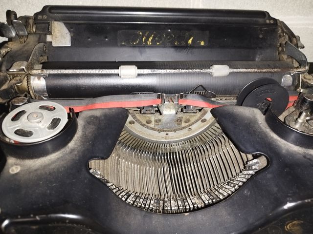 Macchina da scrivere Olivetti M40