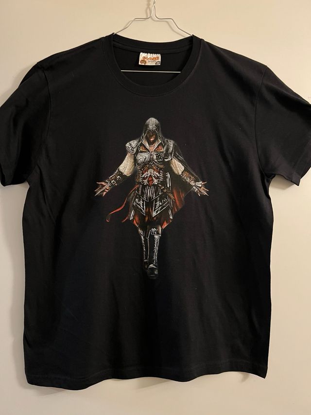 Maglietta nera con stampa Assassin’s Creed