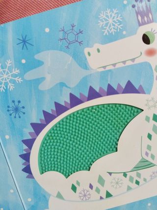 Dragones. Toca y siente el libro.