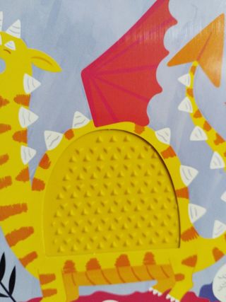 Dragones. Toca y siente el libro.