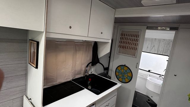 Autocaravana Benimar reformada a FULL autónoma