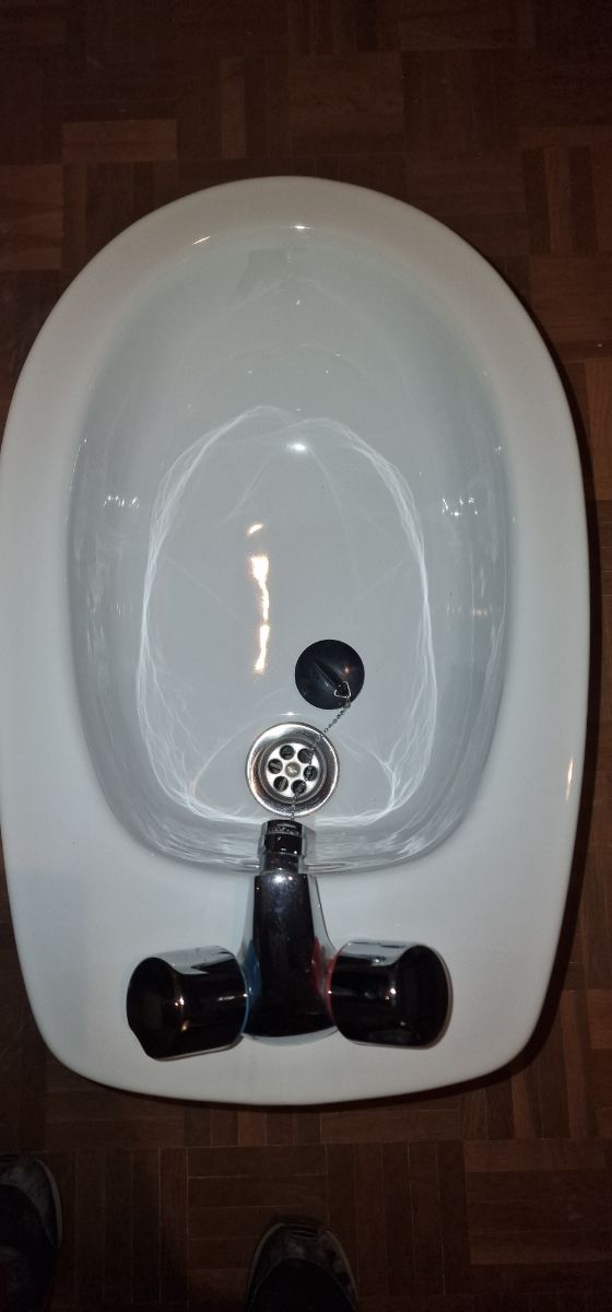 Bidet roca mod. Vitoria con grifo