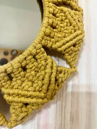 Espejo macramé color cúrcuma