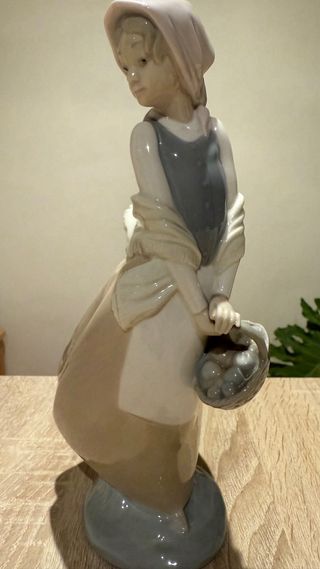 FIGURA PORCELANA NAO DE LLADRO JOVEN CESTO FLORES