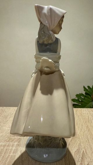 FIGURA PORCELANA NAO DE LLADRO JOVEN CESTO FLORES