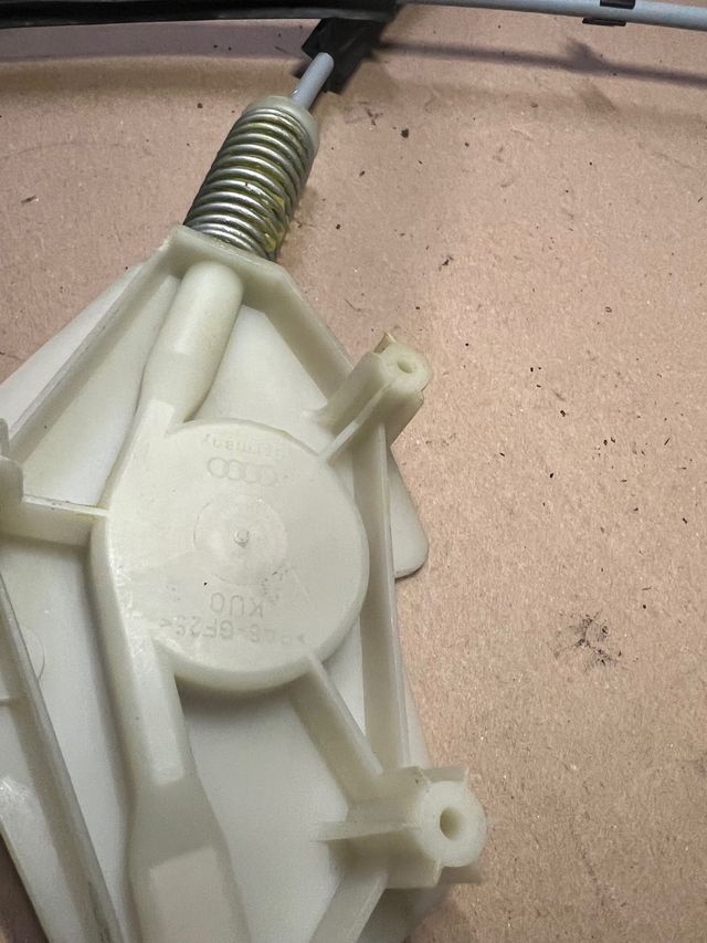 Elevalunas audi TT 8n