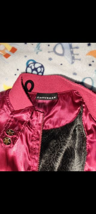 Cazadora converse tipo bomber color granate