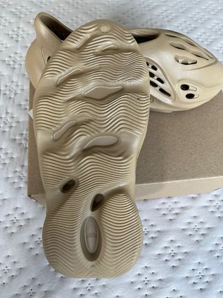 Yeezy foam clay taupe