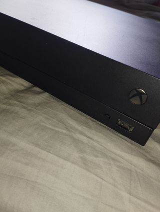 Consola Xbox one x 1TB