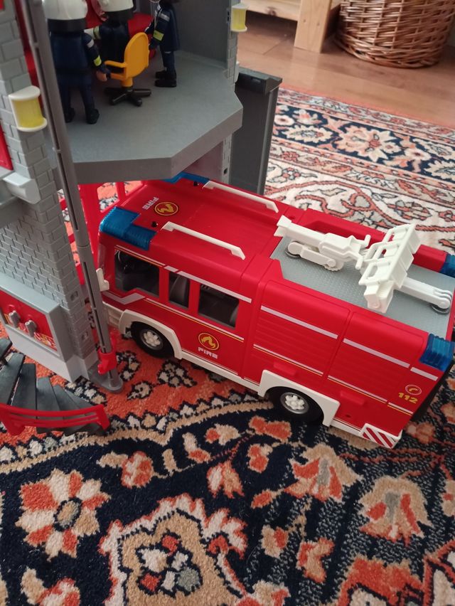 Estación y camión de bomberos de Playmobyl