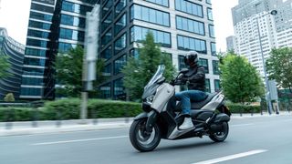 YAMAHA XMAX