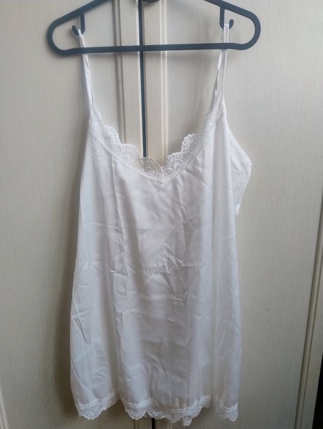 Vestaglia e vestitino preparazione sposa