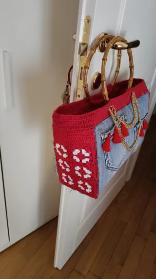 Borsa in jeans e cotone fatta a mano all'uncinetto