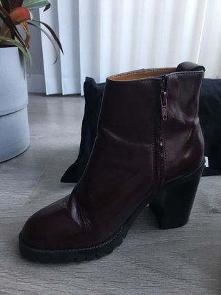 Botines tacón granates Bimba y Lola