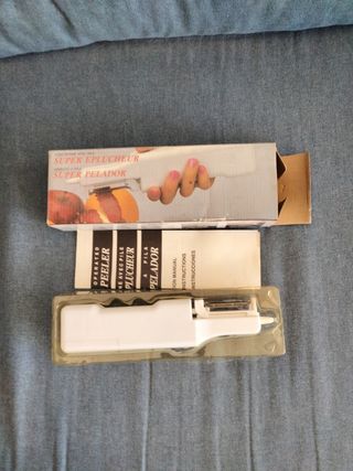 Pelador de fruta a pilas.